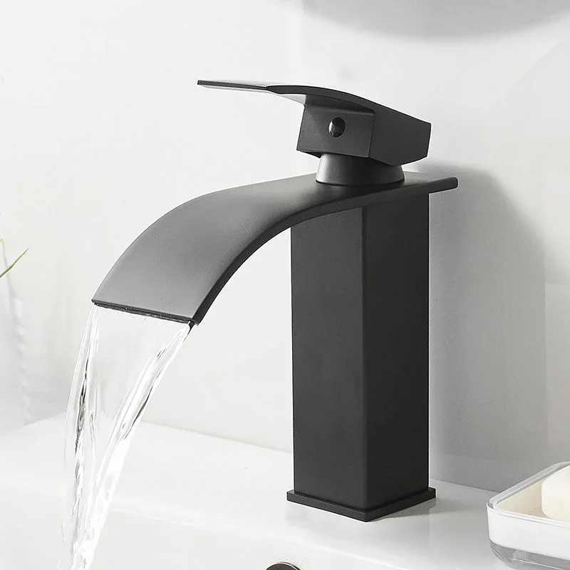 Moderner Badewannenarmatur Wasserfallauslauf Hebelgriff Messing Spülenarmatur