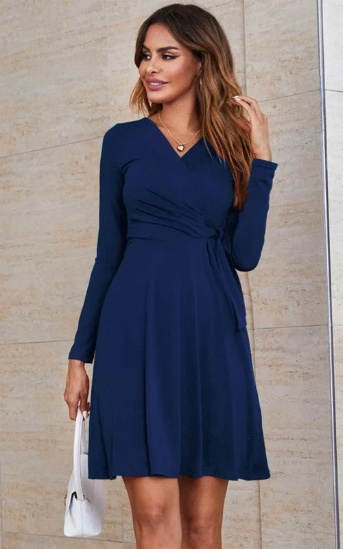 Langärmliges Minikleid im Wickelstil in Marineblau