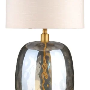 Tischlampe Ember amber – Richmond mit gerauchtem Glaskörper, Messingfassung und cremefarbenem Leinenschirm in Gesamtansicht.