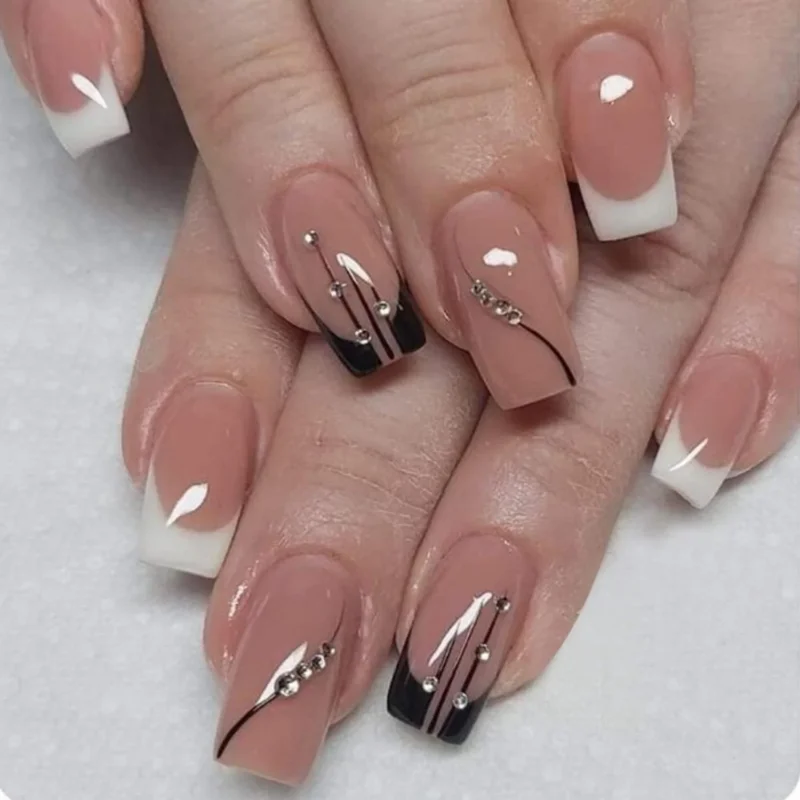 24 Stück Weiße Künstliche Diamond Eckige Nägel Zum Aufkleben