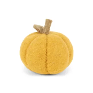 Gelber Filz-Kürbis von Gry & Sif als Deko in hellem Orange für den Herbst vor weißem Hintergrund.