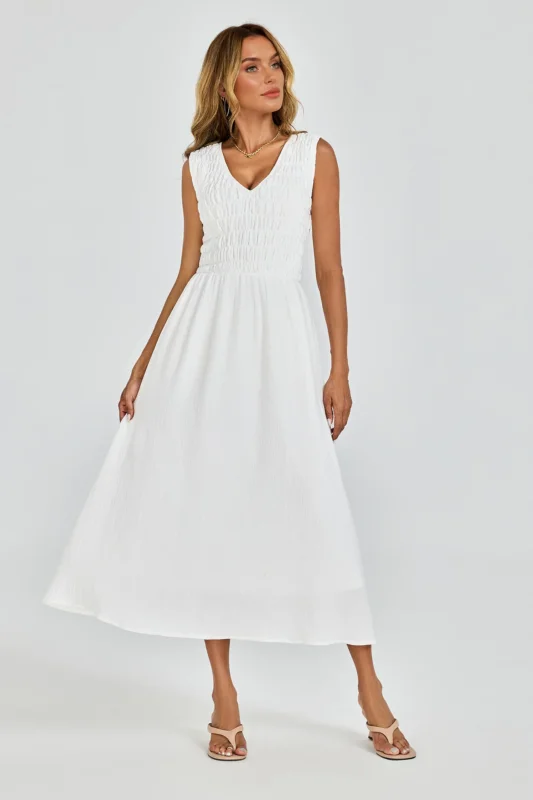 Weißes Midi-Kleid mit gesmoktem Detail, ärmellos und mit V-Ausschnitt