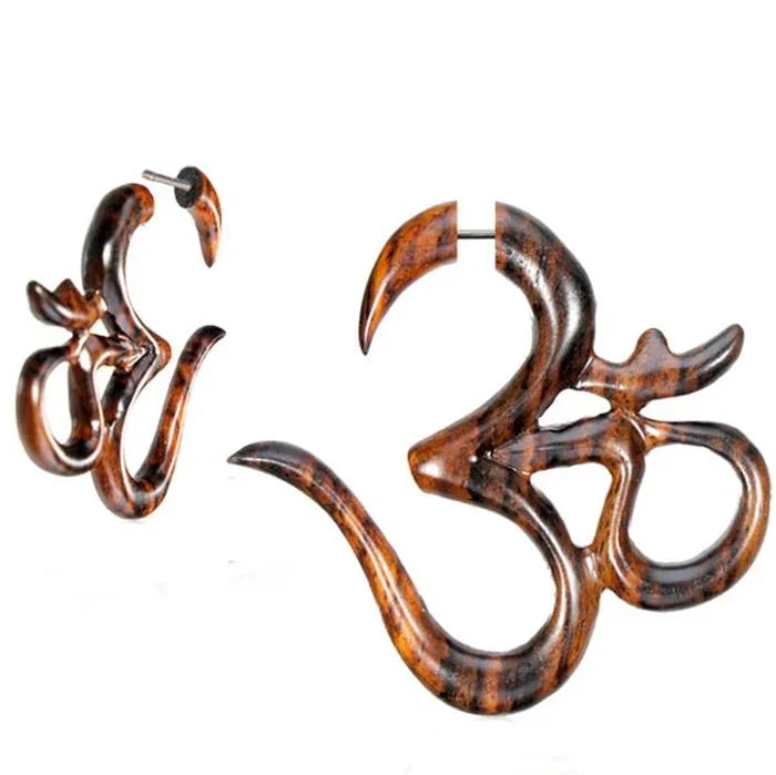 Fake Piercing OM Zeichen dunkelbraun Narra Holz gemasert Edelstahlbügel Verschluss - chic - net.de